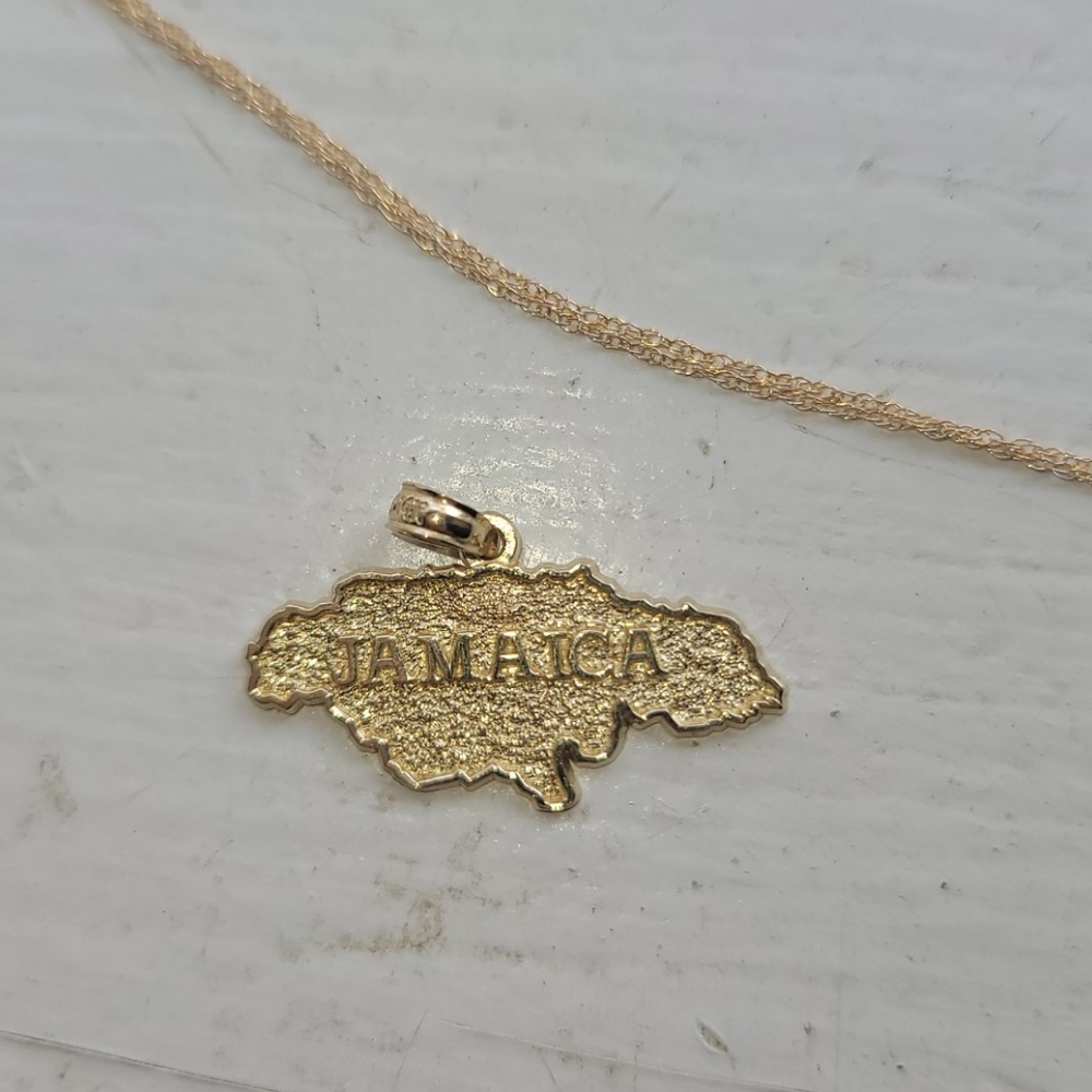 Gold Jamacia island pendent with 18" Rope chain